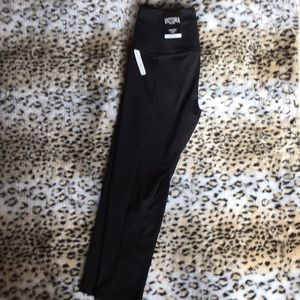 NWT Victoria’s Secret Knockout Capri, sz small
